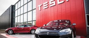 Tesla відкликає 2 мільйони автомобілів, щоб усунути недоліки безпеки автопілота