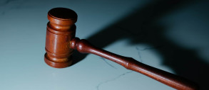 Британський суд погрожує адвокатам суворими штрафами за підроблені цитати, створені штучним інтелектом