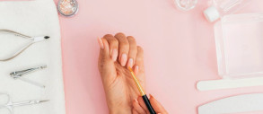 Столы для маникюра: как выбрать мебель для профессиональной nail-зоны