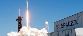 Ракета SpaceX злетіла з кораблем США, що прямує до посадки на Місяць