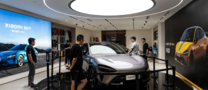 Xiaomi предлагает поощрительный подарок в размере 35 000 долларов, чтобы можно было конкурировать с Model Y от Tesla в Китае