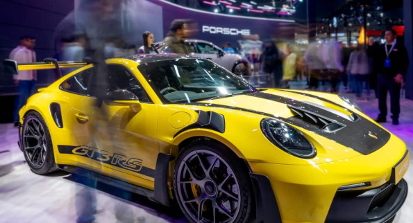 Porsche страдает от неудачной ставки на электрические спортивные автомобили