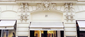 Владельцы Chanel намерены отказаться от выплат на фоне спада рынка предметов роскоши