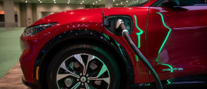 Ford предлагает бесплатные зарядные устройства для электромобилей для увеличения продаж