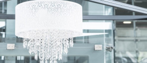 Стельові кришталеві люстри: як вибрати і не помилитися