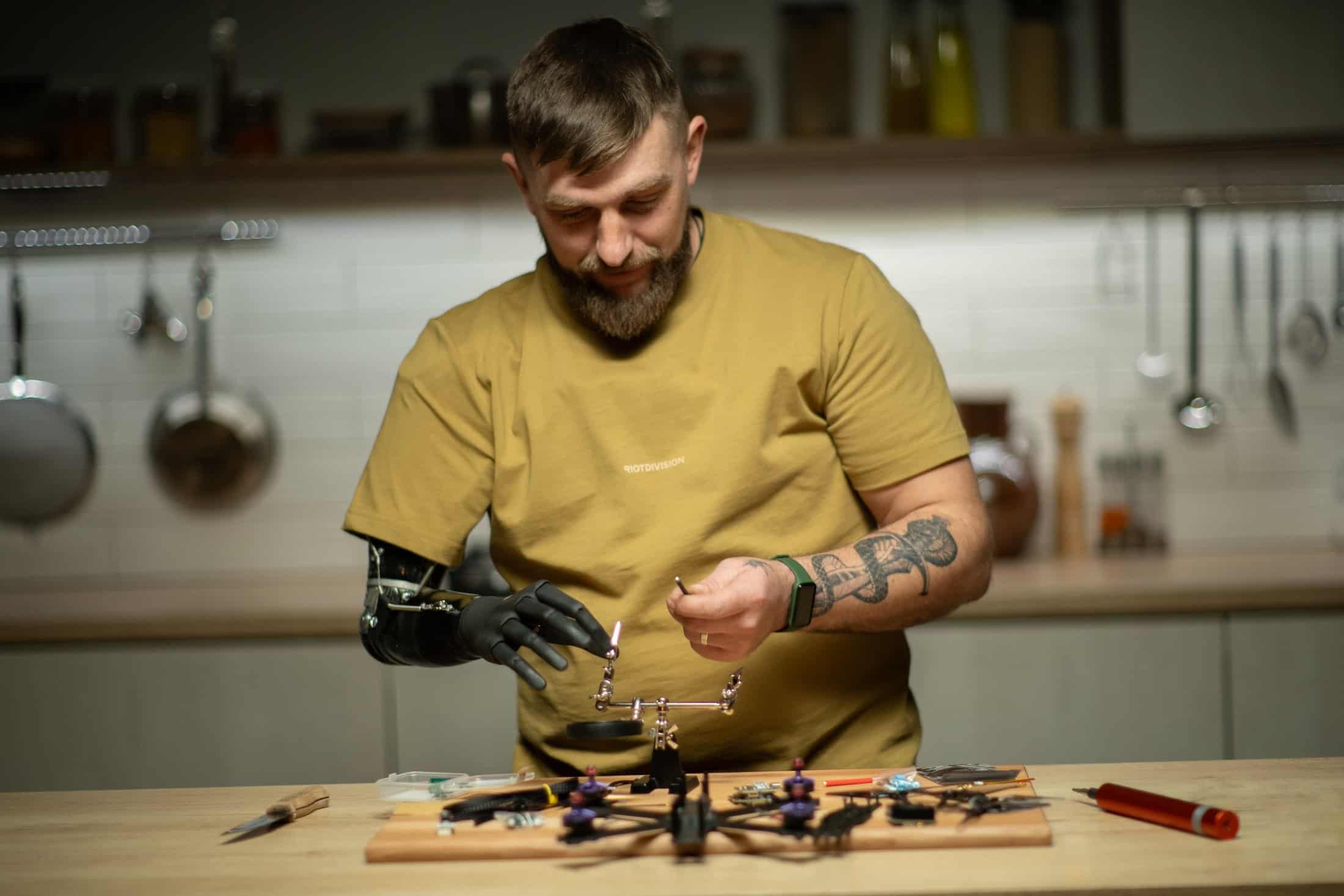Український виробник біонічних протезів Esper Bionics залучив $5 млн
